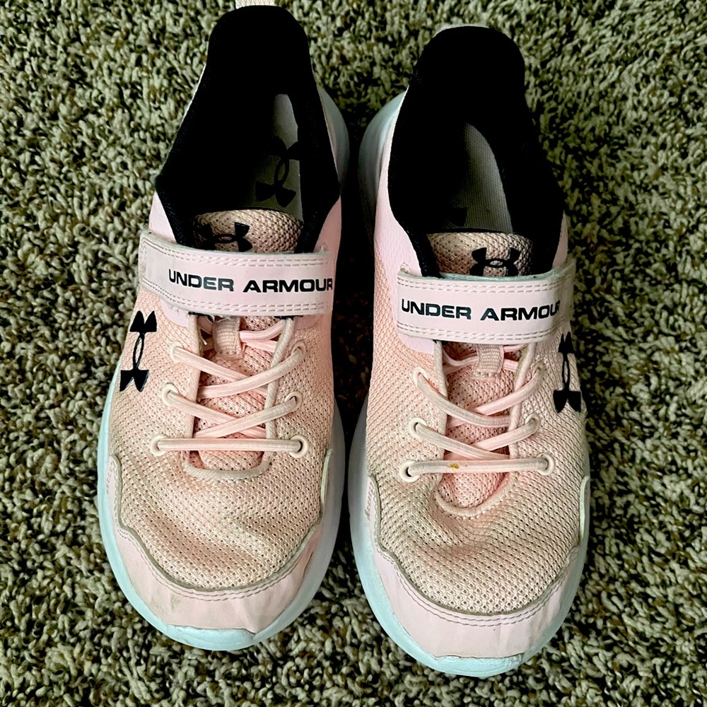 Girls sneakers